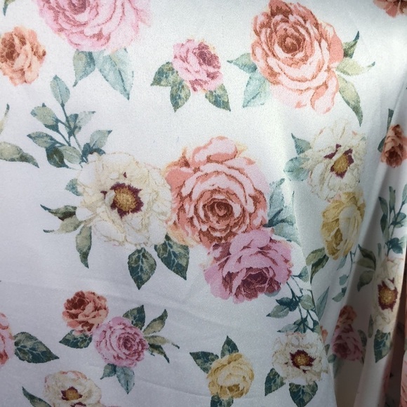 Soho Apparel Silky Floral on Cream Ground Kimono Robe with Self Belt Size 1XL - Picture 8 of 10